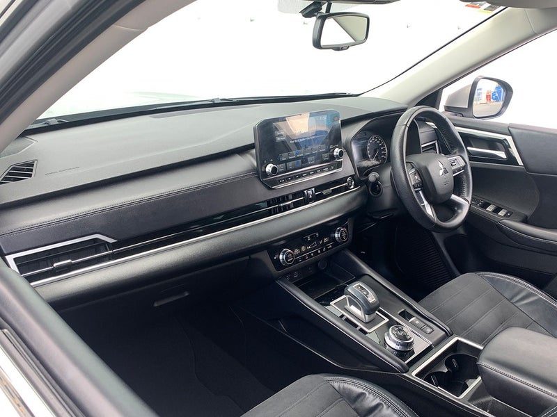 2022 Mitsubishi Outlander XLS 7 Seater, photo 3