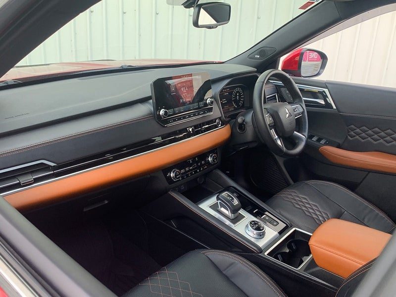 2023 Mitsubishi Outlander Exceed 7 Seater, photo 3