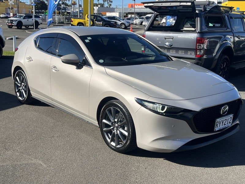 2023 Mazda 3 E Skyactiv G, photo 2