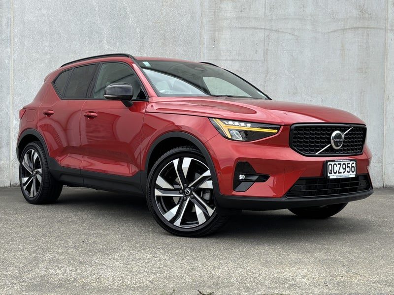 2023 Volvo XC40 B5 Ultimate Dark 2.0