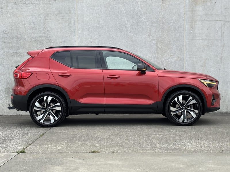 2023 Volvo XC40 B5 Ultimate Dark 2.0, photo 2