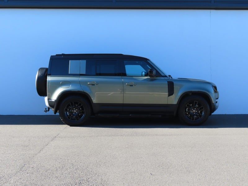 2025 Land Rover Defender 110 D250 S, photo 2