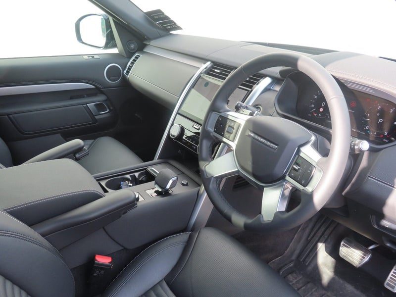 2026 Land Rover Discovery D250 Dynamic SE, photo 3
