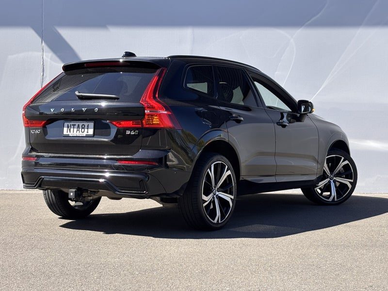 2021 Volvo XC60 B6 AWD Ultimate Dark (R-Design), photo 2
