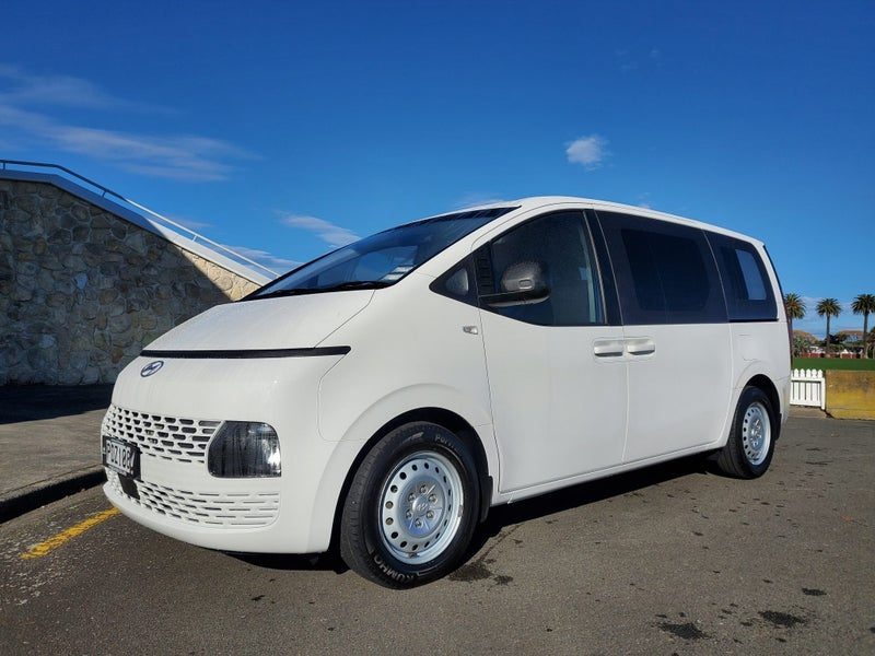 2022 Hyundai Staria Load 2.2 Diesel 6 Spd Manual, photo 3
