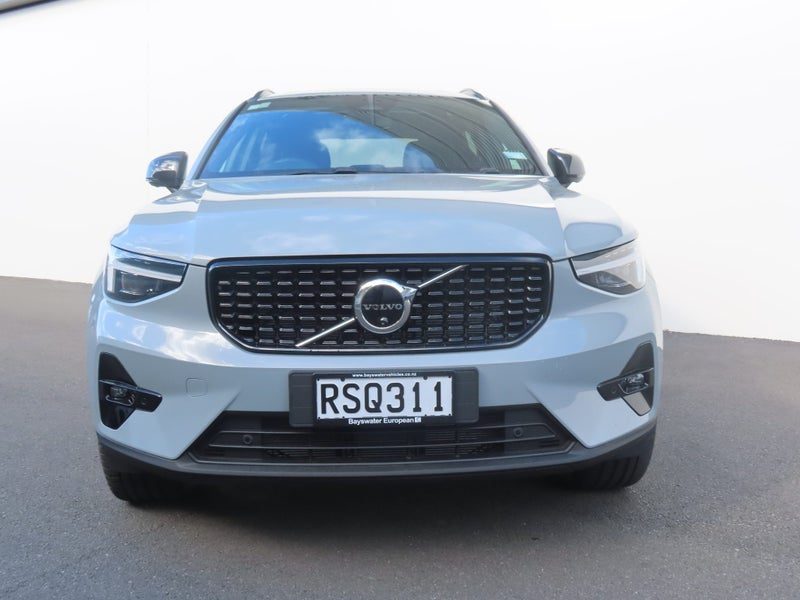 2026 Volvo XC40 B4 AWD Ultra Dark, photo 2