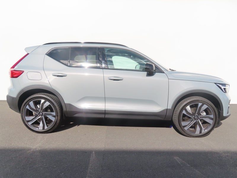 2026 Volvo XC40 B4 AWD Ultra Dark, photo 3