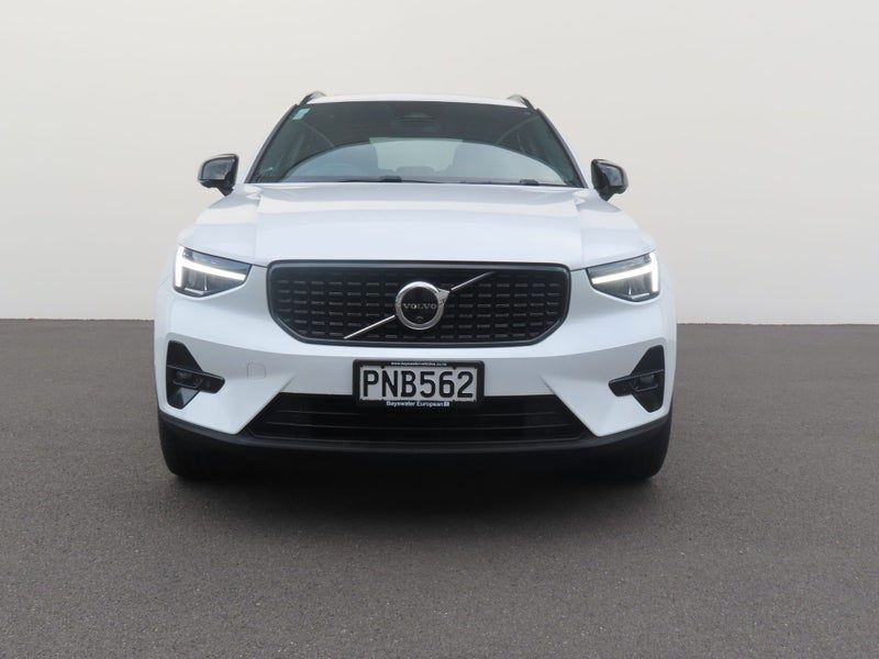 2022 Volvo XC40 B5 ULTIMATE DARK 2.0, photo 2