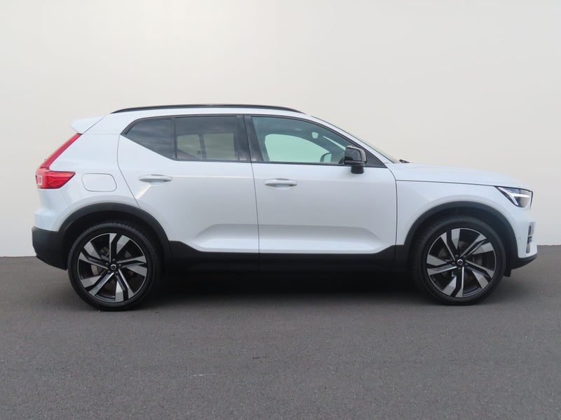 2022 Volvo XC40 B5 ULTIMATE DARK 2.0, photo 3