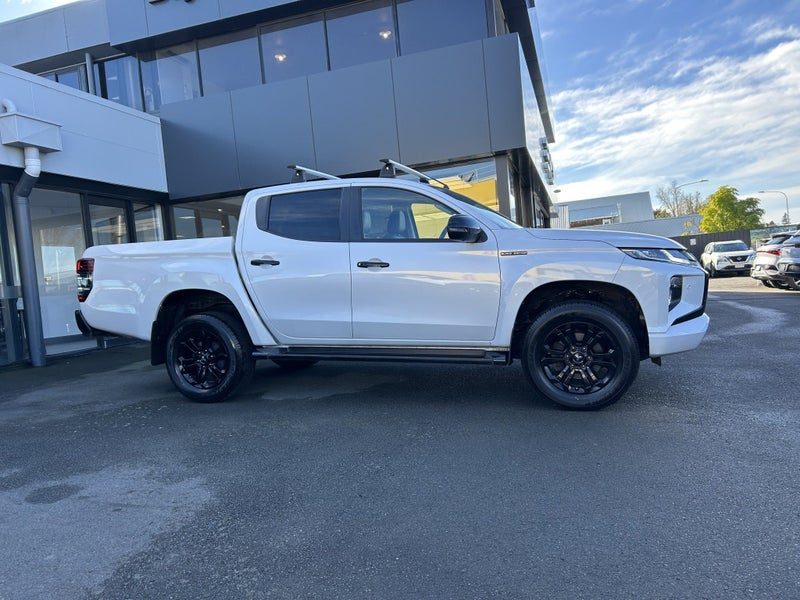 2022 Mitsubishi Triton VRX Black Edition, photo 2