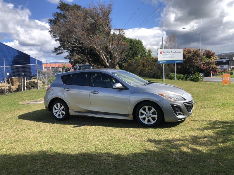 2010 Mazda Axela, photo 2