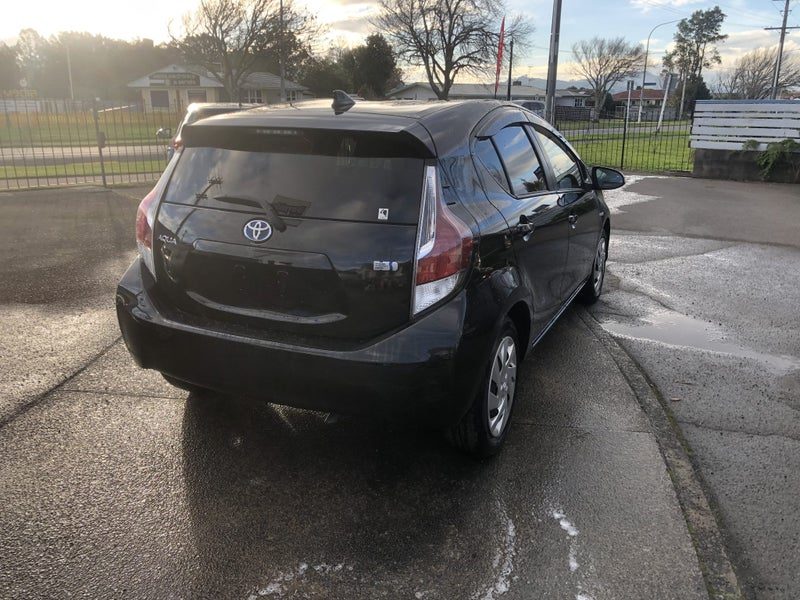 2015 Toyota Aqua, photo 3