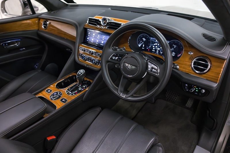 2023 Bentley Bentayga V8, photo 2