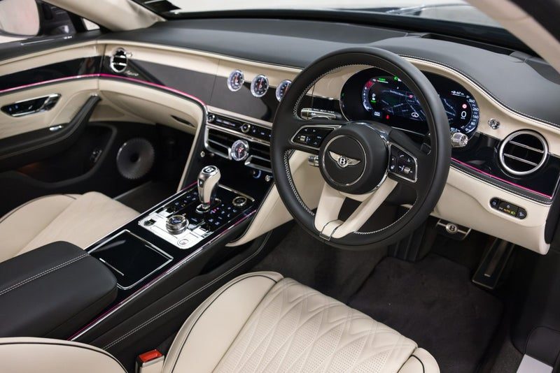 2025 Bentley Flying Spur Azure, photo 2