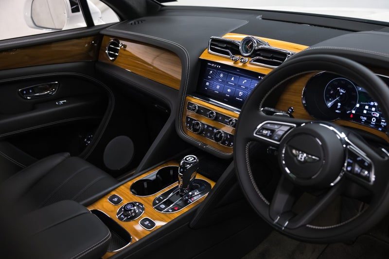 2023 Bentley Bentayga V8, photo 2