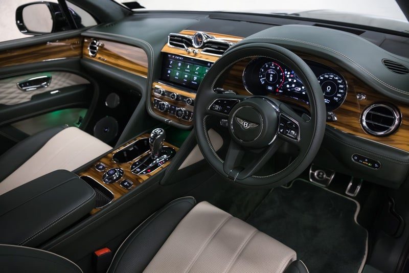 2024 Bentley Bentayga Azure, photo 2