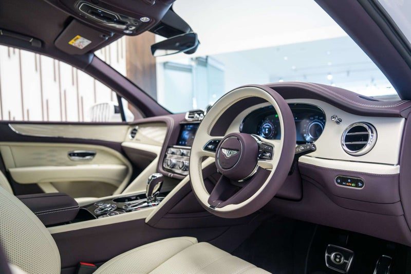 2026 Bentley Bentayga Azure, Extended Wheelbase, photo 2