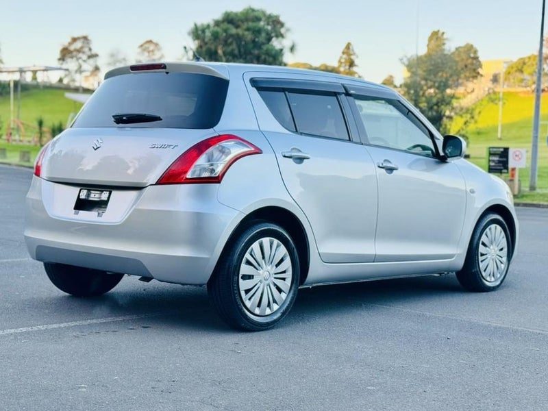 2015 Suzuki Swift 1.2L MODEL !! COMPACT HATCH !!, photo 2