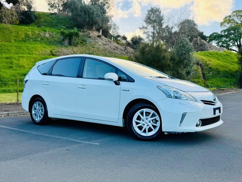 2013 Toyota Prius ALPHA HYBRID !! 7 SEATER VAN !!