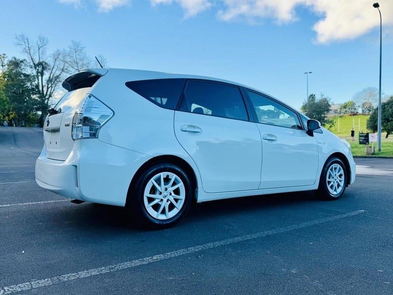 2013 Toyota Prius ALPHA HYBRID !! 7 SEATER VAN !!, photo 2