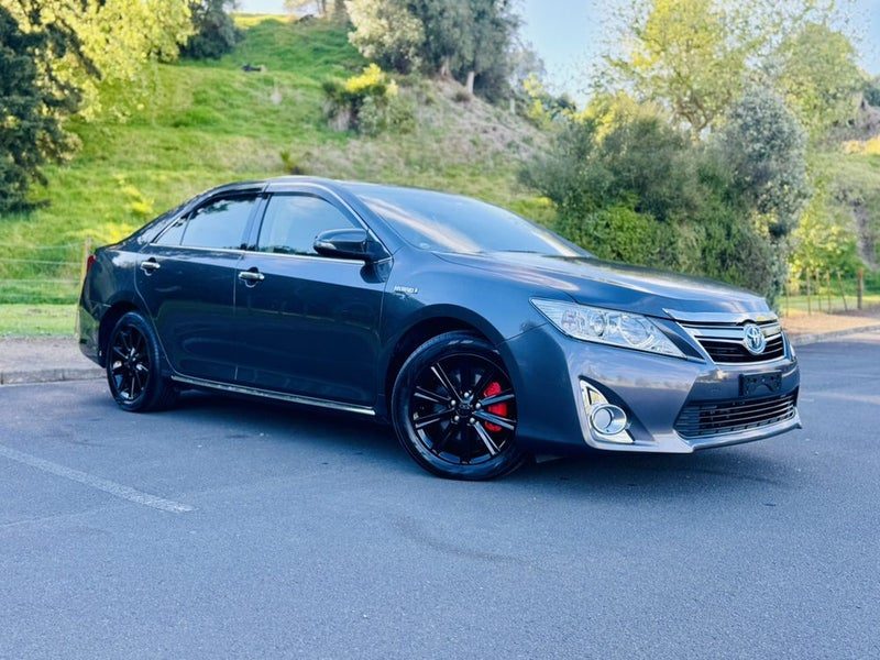 2013 Toyota Camry HYBRID !! SUPER LOW KM`S !!