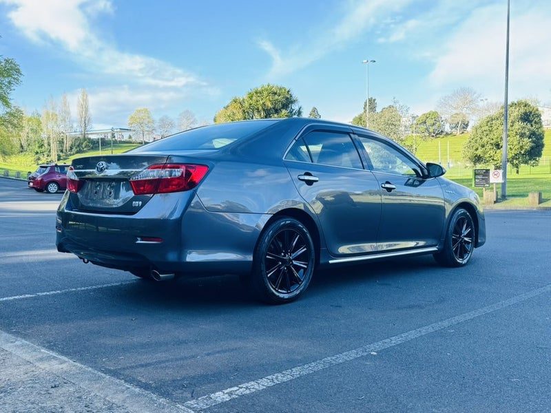 2013 Toyota Camry HYBRID !! SUPER LOW KM`S !!, photo 2