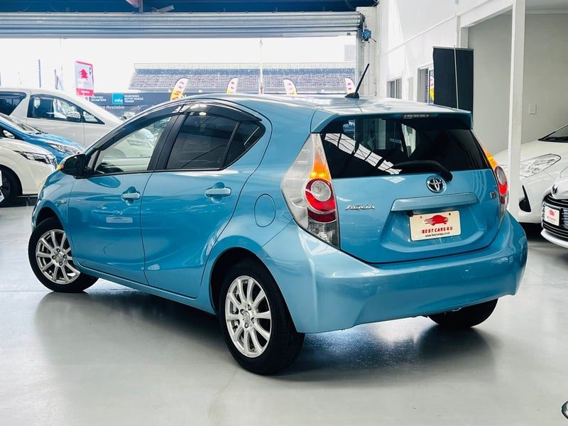 2013 Toyota Aqua S, photo 2