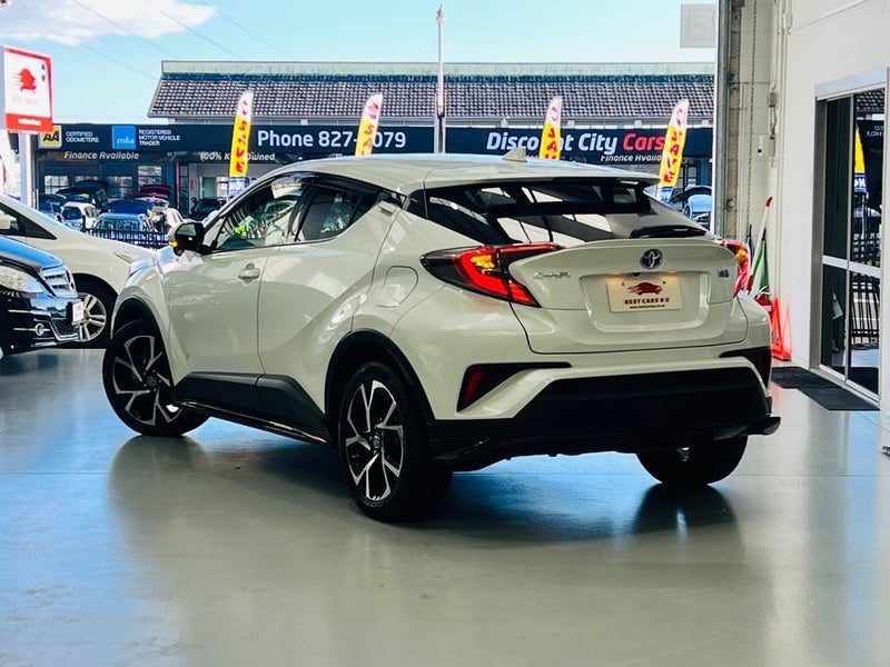 2017 Toyota C-HR Limited, photo 2