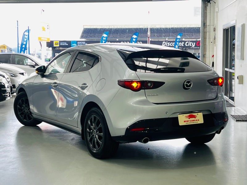 2023 Mazda 3 20S, photo 2