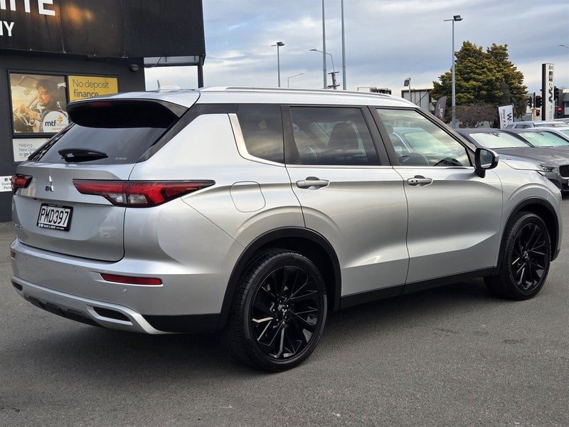 2022 Mitsubishi Outlander XLS 2.5P 4WD 7 SEAT, photo 3