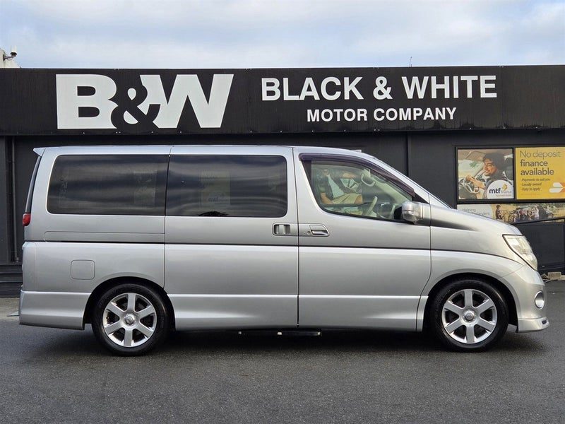 2005 Nissan Elgrand 3.5L 8 Seater, photo 2
