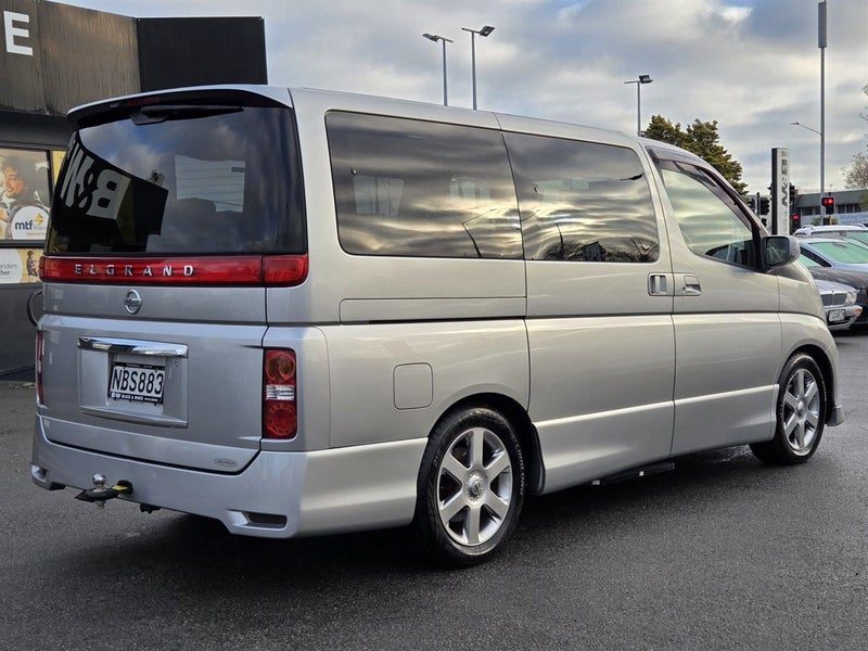 2005 Nissan Elgrand 3.5L 8 Seater, photo 3