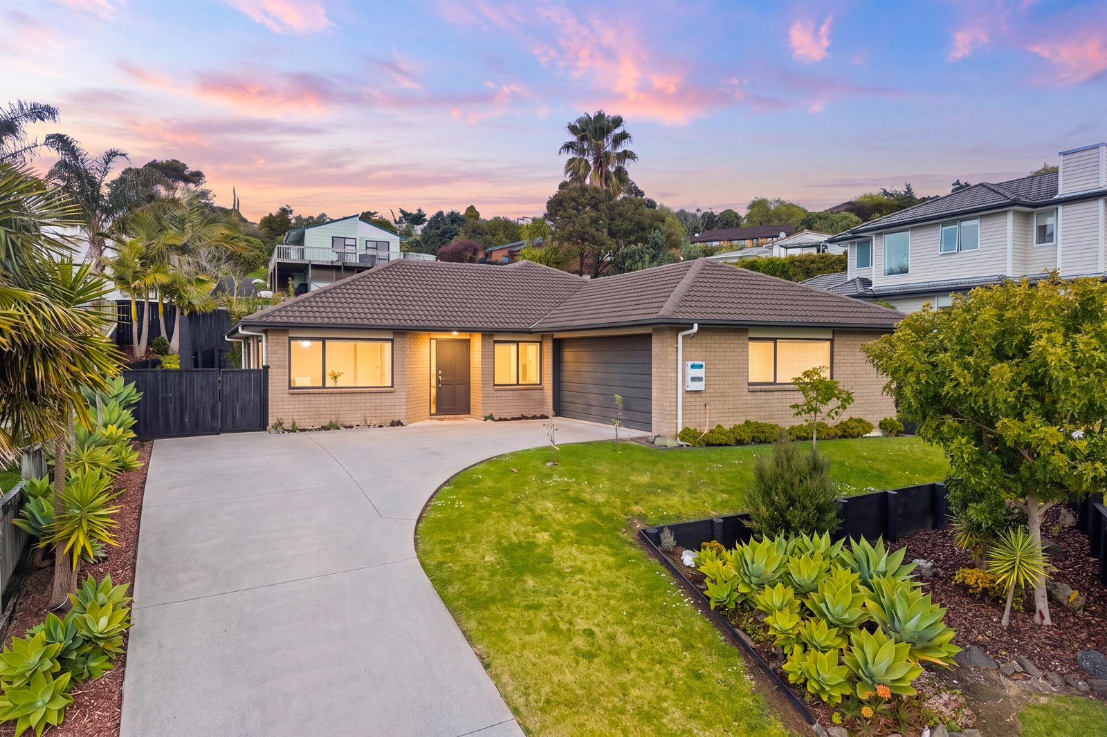 12 Bloomfield Rise, Stanmore Bay