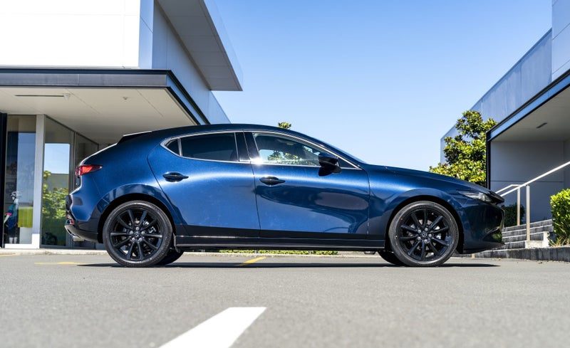 2026 Mazda 3 HOMURA 2.5L FWD Hatchback, photo 3