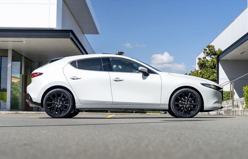 2026 Mazda 3 HOMURA 2.5L FWD Hatchback, photo 2