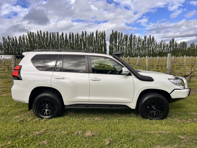2021 Toyota Land Cruiser Prado GX, photo 3