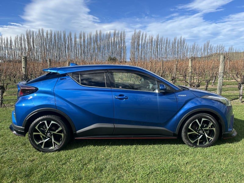 2017 Toyota C-HR 1.8 Hybrid G 5 Dr SUV CVT FWD, photo 3