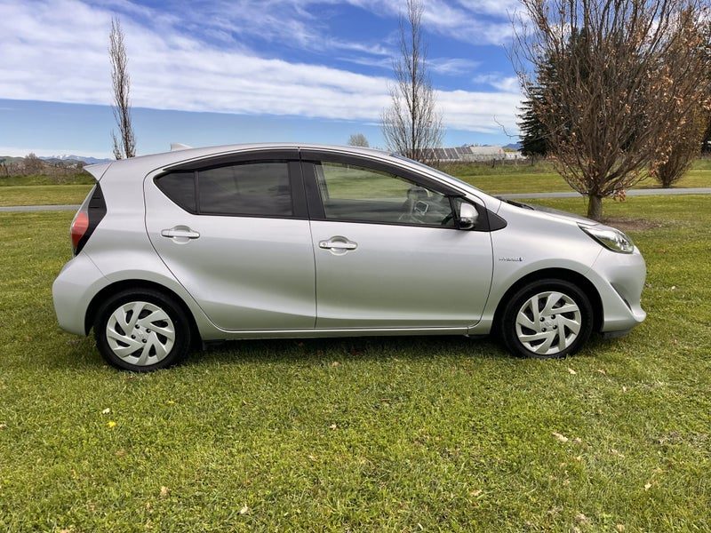 2017 Toyota Aqua 1.5 Hybrid S 5 Dr Hatch CVT 2WD, photo 3