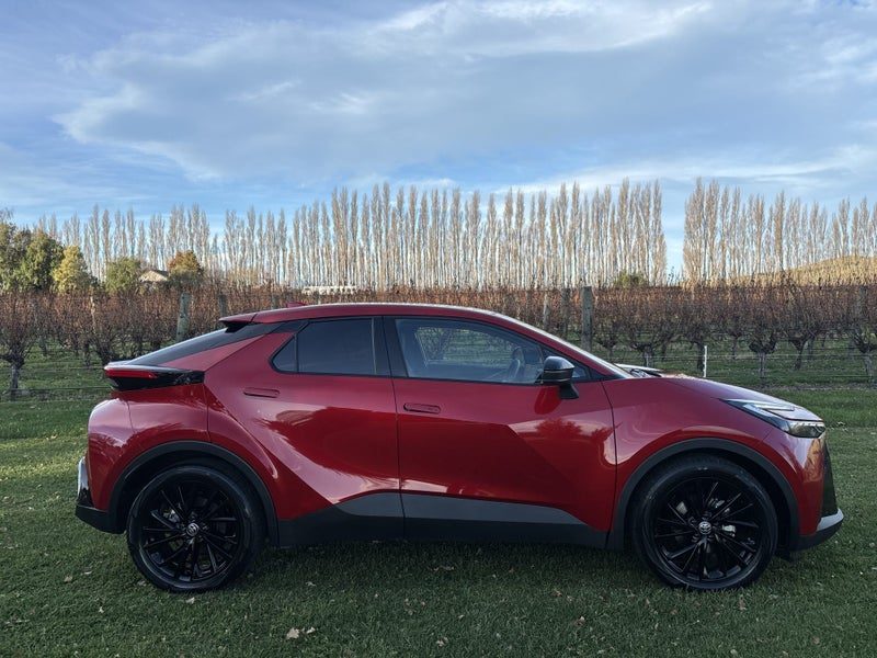 2026 Toyota C-HR Limited, photo 2