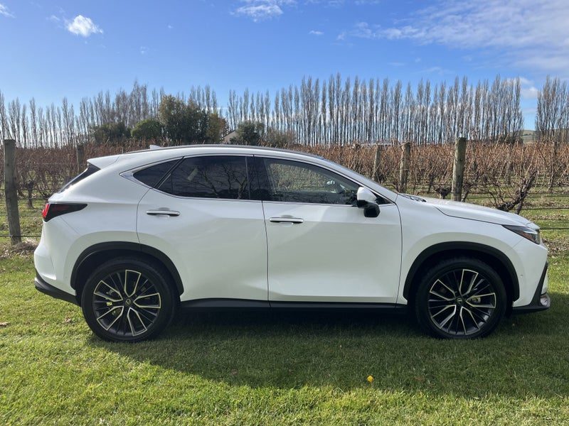 2026 Lexus NX 350h Limited, photo 2