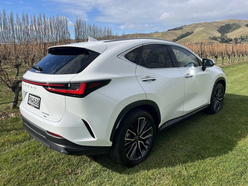 2026 Lexus NX 350h Limited, photo 3