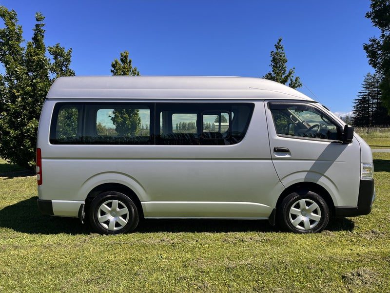 2022 Toyota Hiace Unknown, photo 3