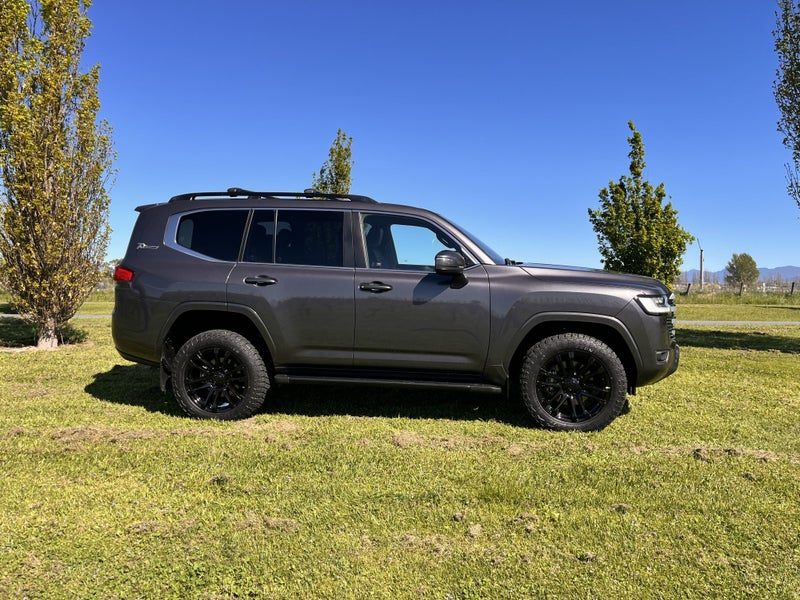 2022 Toyota Land Cruiser VX, photo 3
