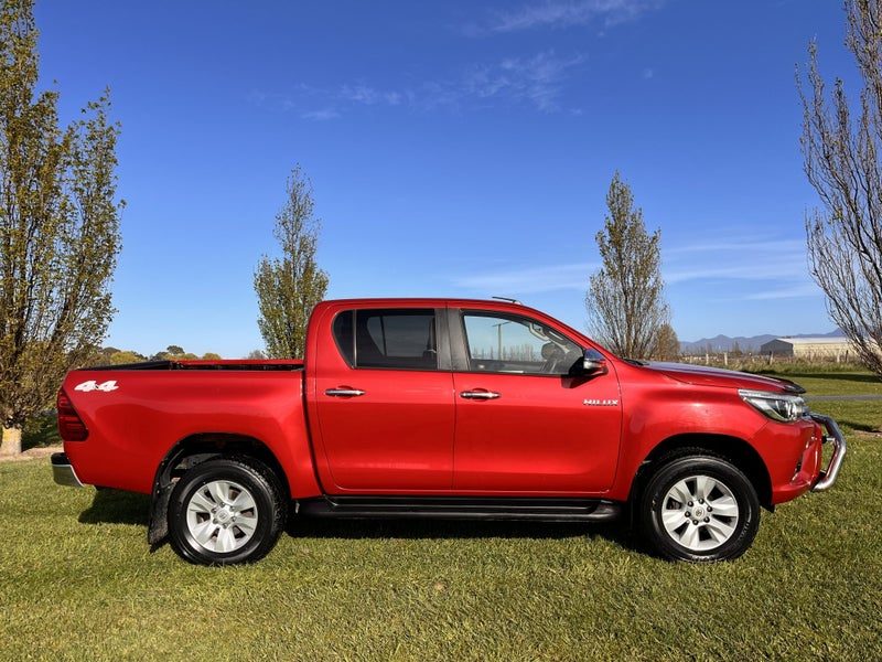 2015 Toyota Hilux SR5, photo 3