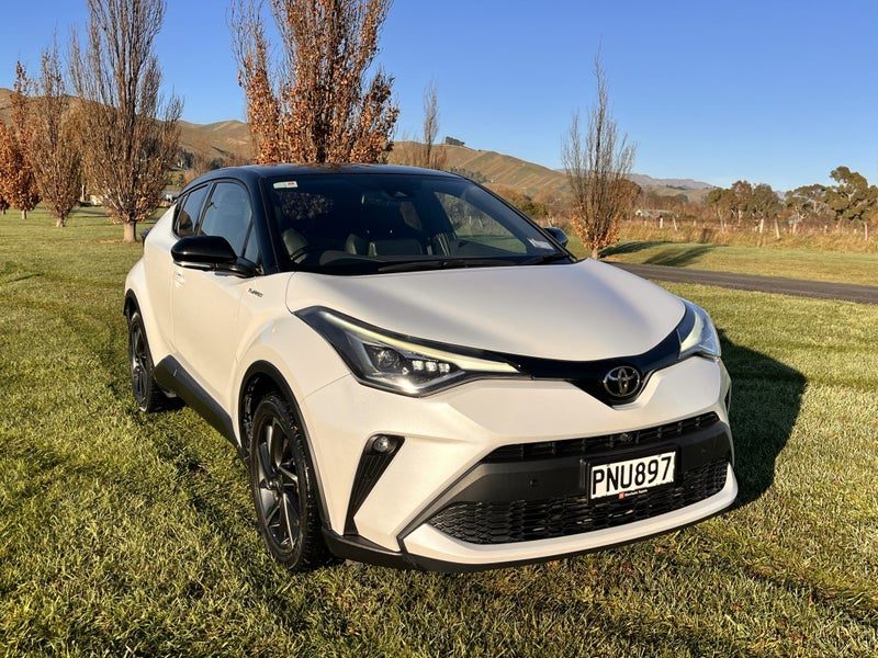 2022 Toyota C-HR Limited 1.2PT CVT AWD SUV/5D/5S, main photo