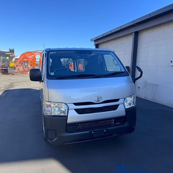 2022 Toyota Hiace, photo 2