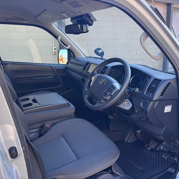 2022 Toyota Hiace, photo 3