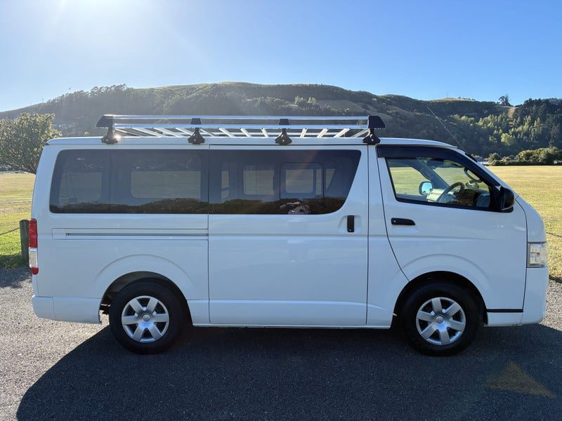 2018 Toyota Hiace DX, photo 3