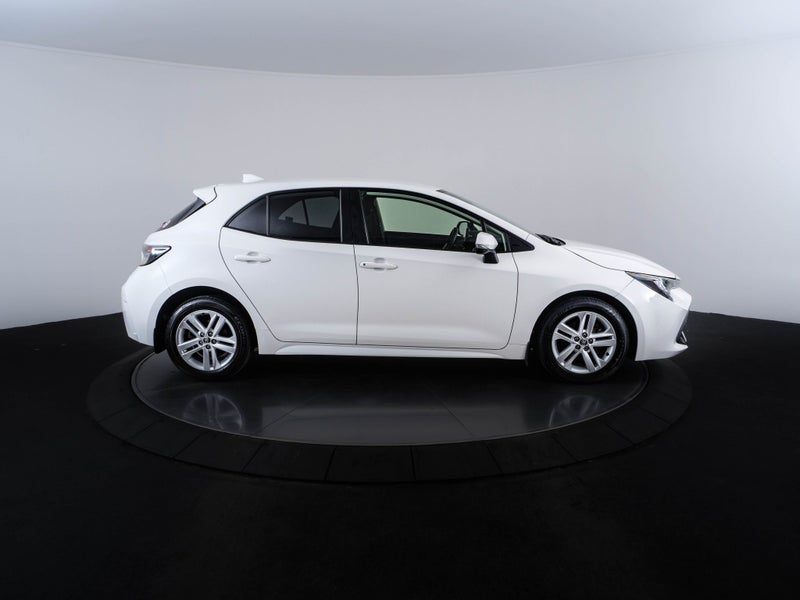 2021 Toyota Corolla GX hatch, photo 2