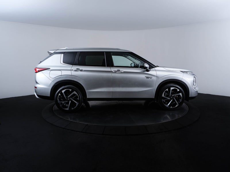 2025 Mitsubishi Outlander XLS PHEV 2.4lt AWD, photo 2